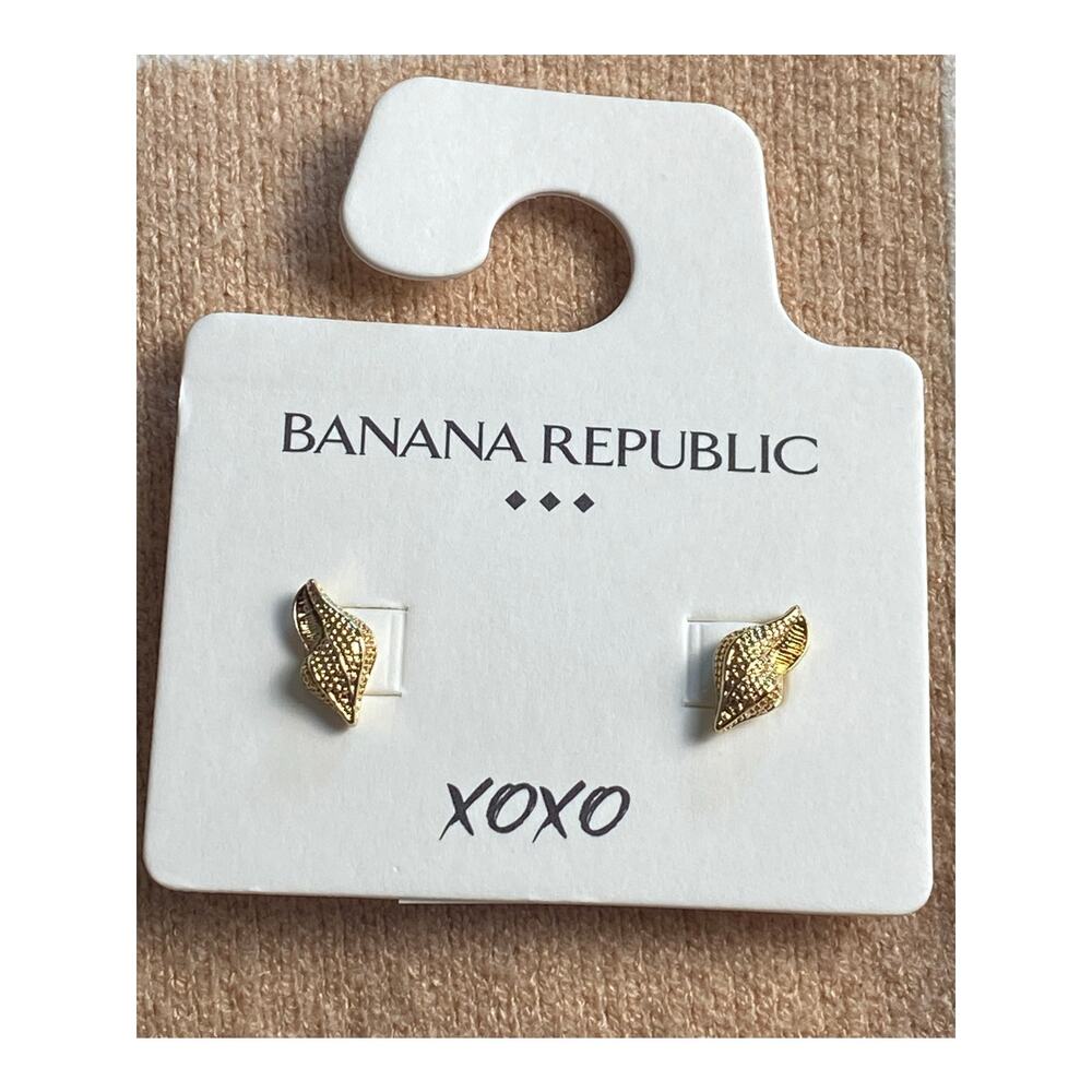 Banana Republic Gold-Toned Seashell Post Earrings